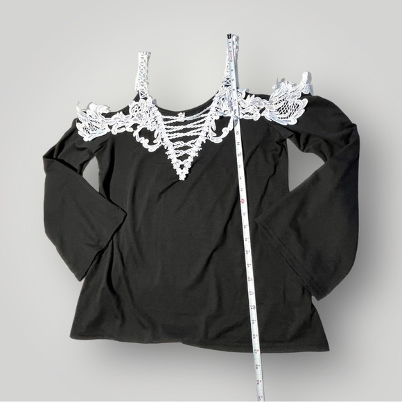 Amy Fashion Black Top with White Lace - Picture 4 of 16